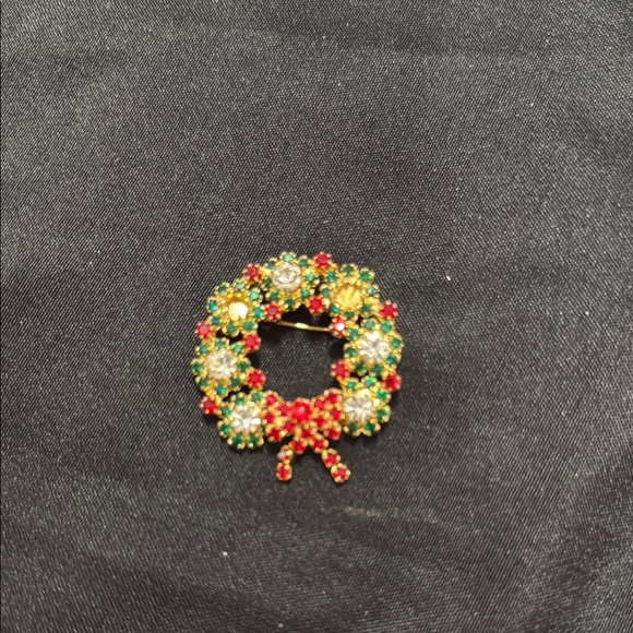 Festive Wreath Brooch with Multicolor Crystals - Picture 1 of 4